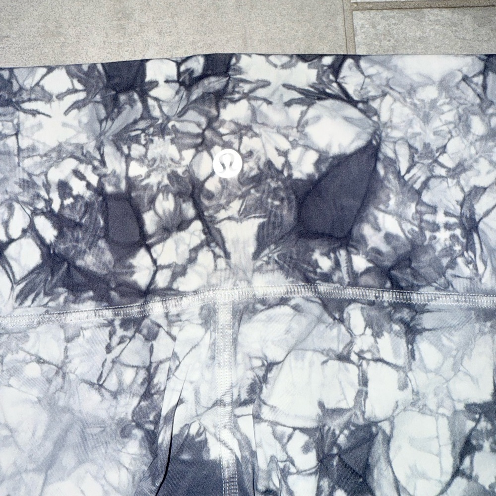 Lululemon Wunder Under Crop Hi-Rise *Full-On Luxtreme Dual Shibori 21" Size 10 - Picture 10 of 13